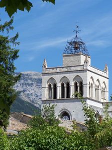 Clocher de la cathédrale de Die - © OT Pays Diois