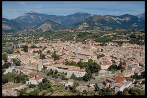 Vue aérienne de la ville romaine et épiscopale de Die - © OT Pays Diois